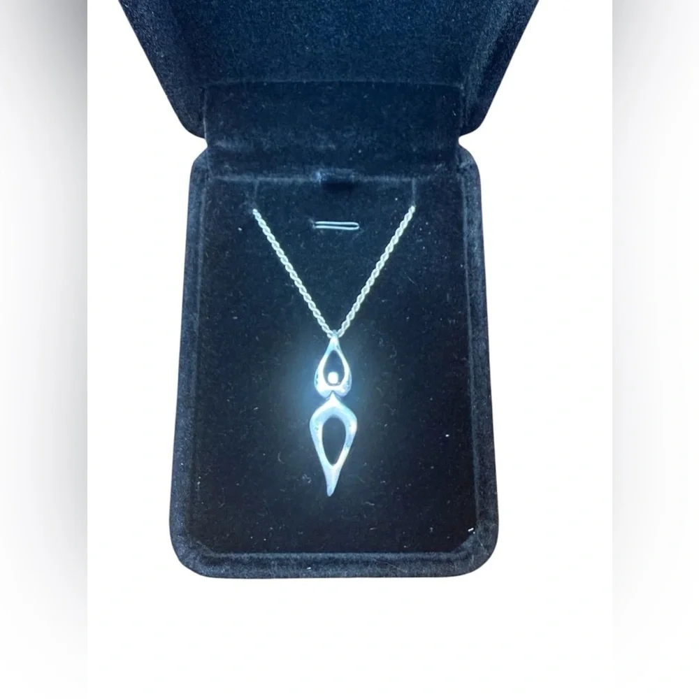 925 Sterling Silver Modernist Female Figure Goddess Fertility Necklace - Picture 6 of 6
